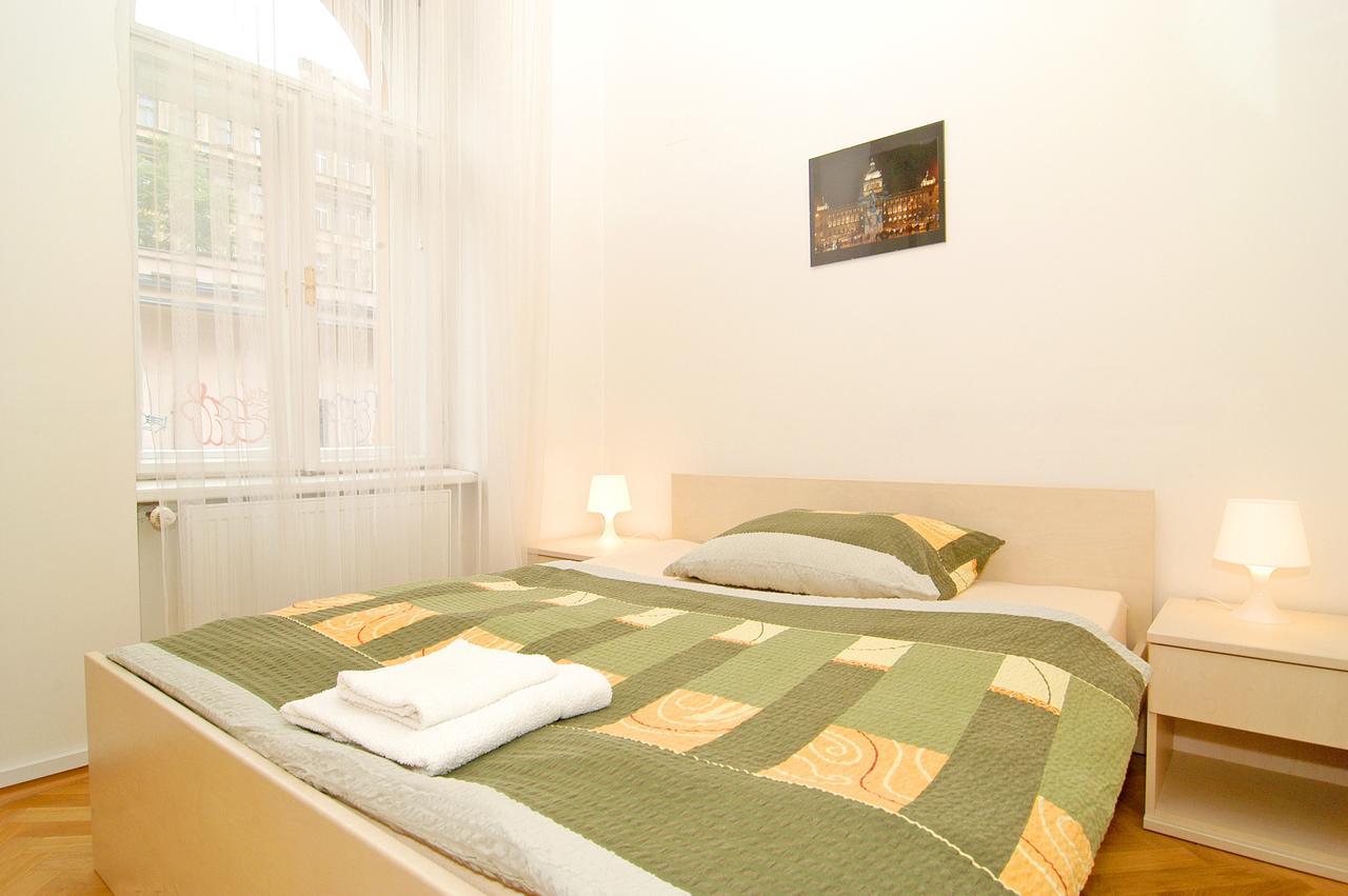 Residence Kostnicke Square ปราก ภายนอก รูปภาพ
